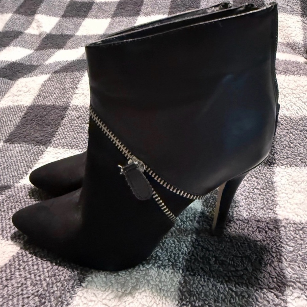 Rock & Republic Black Zipper Ankle Booties